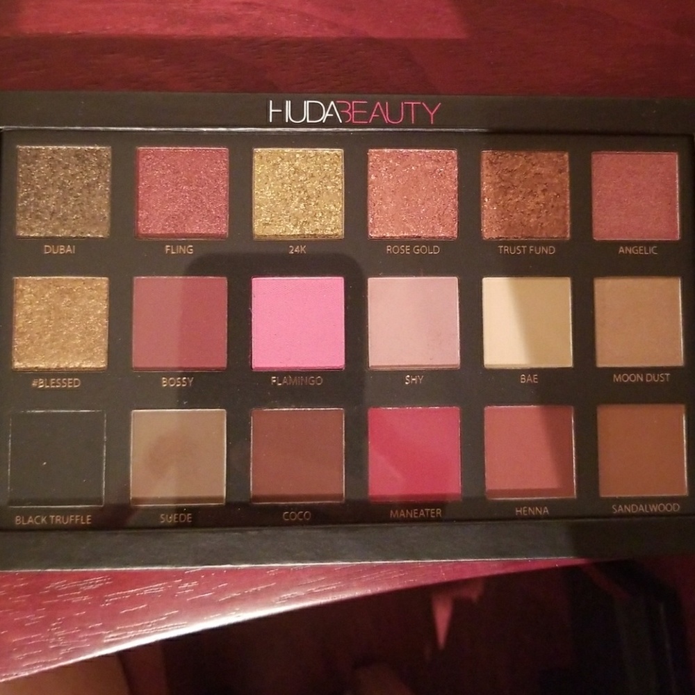 Huda beauty rose gold palette